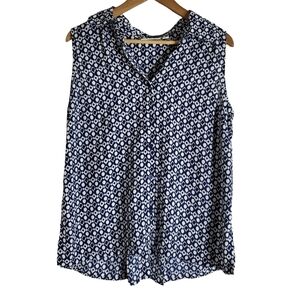 Sleeveless Navy and White Patterned V-Neck Top